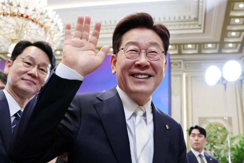 李대통령 "국민총소득 성장률 사상최고...'모두의 성장'에 최선"