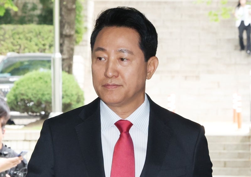 특검, '여론조사비 대납 의혹' 오세훈에 징역 1년 6개월 구형