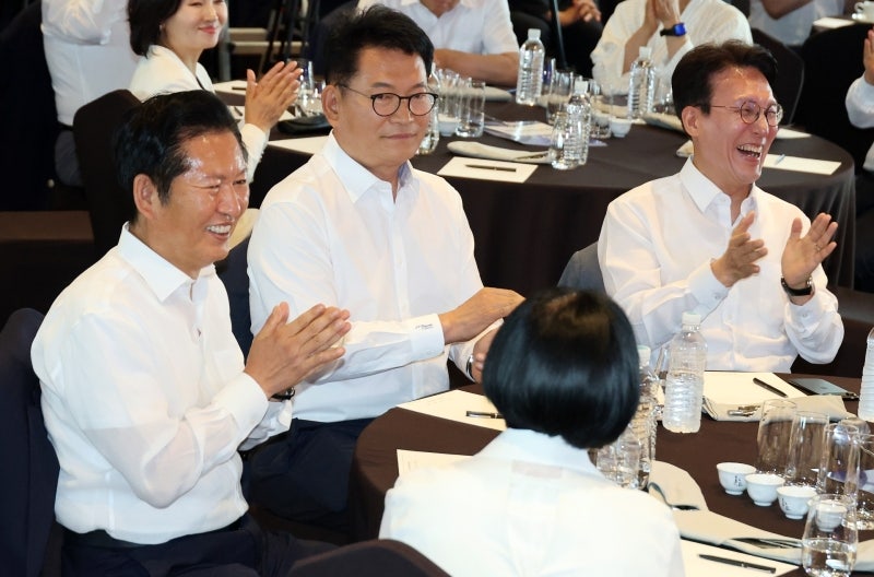 호남 民 당대표 선호도는? 김민석 44.2%·정청래 20.4%·송영길 15.4%