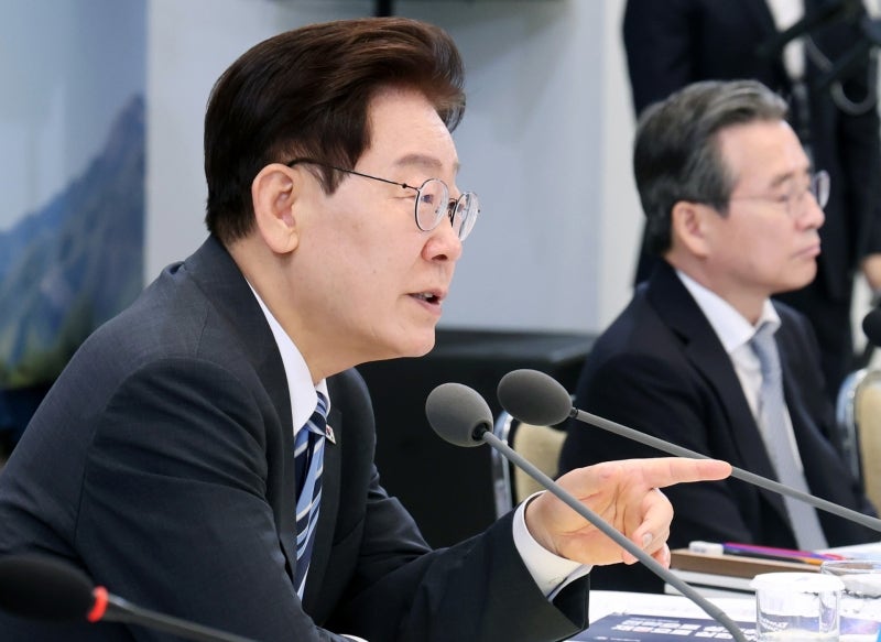 [속보]李<b>대통령</b> "<b>가짜뉴스</b>가 공동체 파괴...AI 기반 실시간 팩트체크 구...