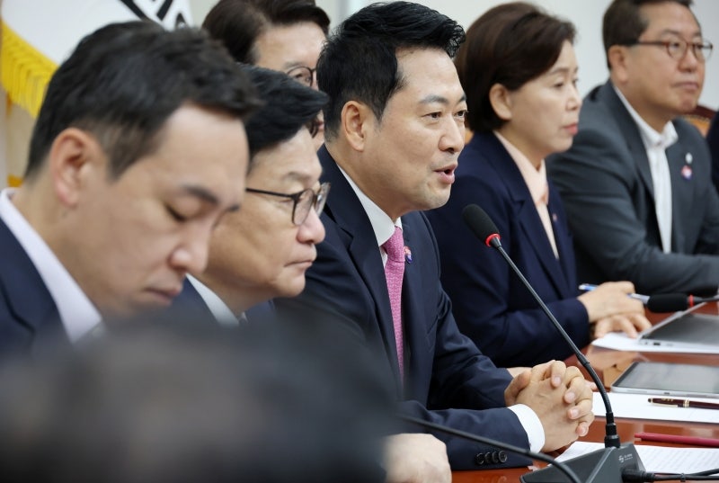 [속보]<b>국힘 최고위</b> "'<b>멱살</b>' 권영진 제명 등 최고 수준 징계 필요 공감대...