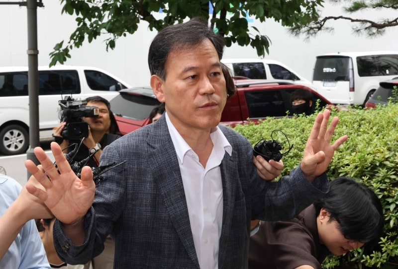 '관저 이전 의혹' <b>윤한홍</b> 의원, 종합특검 <b>피의자 출석</b>