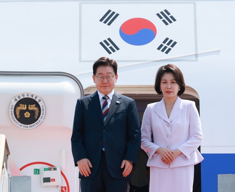 7시간 반 <b>마라톤 회의</b>...李 <b>대통령</b> "가용 수단 총동원해 주택 공급 앞당...