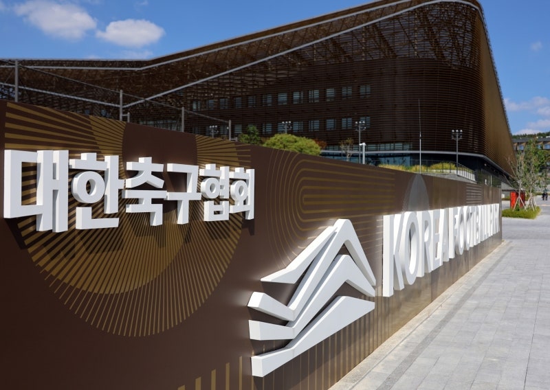 축구협회, 국가대표 경기 앞두고 외국인 심판 성접대 '파문'