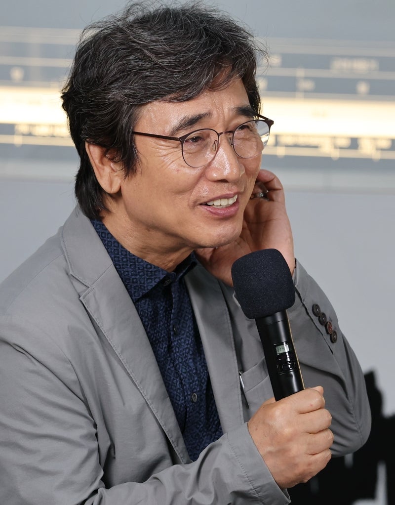 <b>유시민</b> "당 대표 '픽'하려는 건 왕정…오만한 권력자"