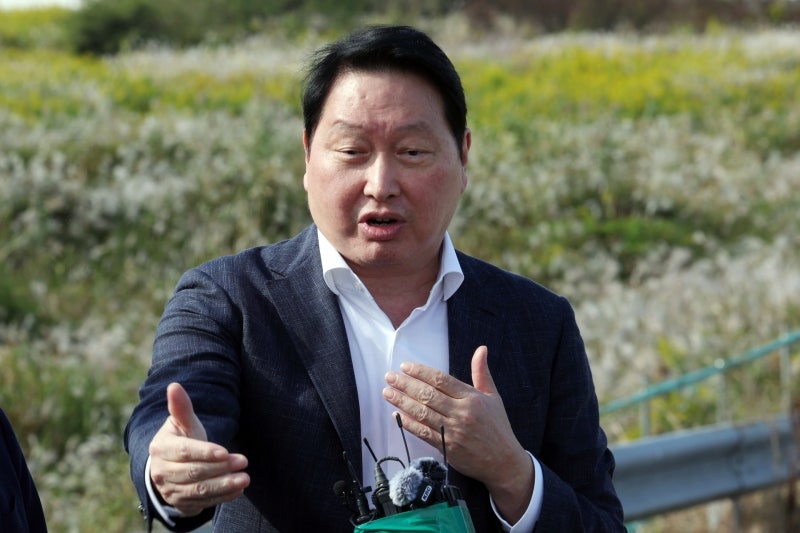 [속보] <b>최태원</b> "광주 <b>반도체</b> 공장 가장 빨리 짓겠다"