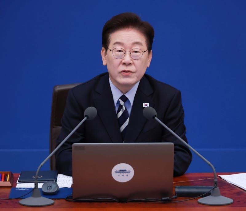[속보] 李<b>대통령 지지율</b> 37.3%…3주 만에 <b>반등</b>