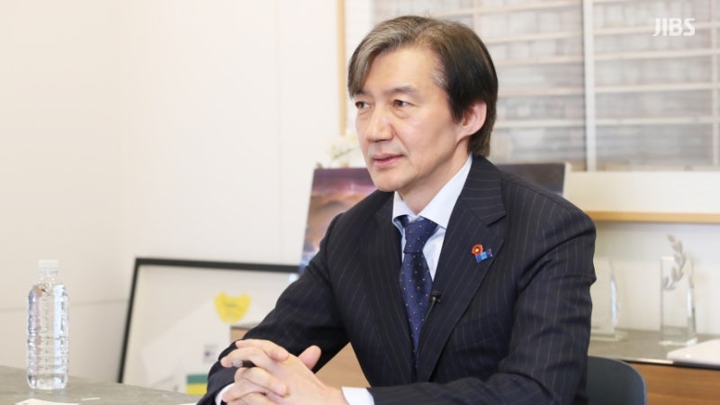 "尹 조기 종식, 남은 건 <b>검찰 해체</b>".. <b>조국</b>, <b>수감</b> 전 메시지