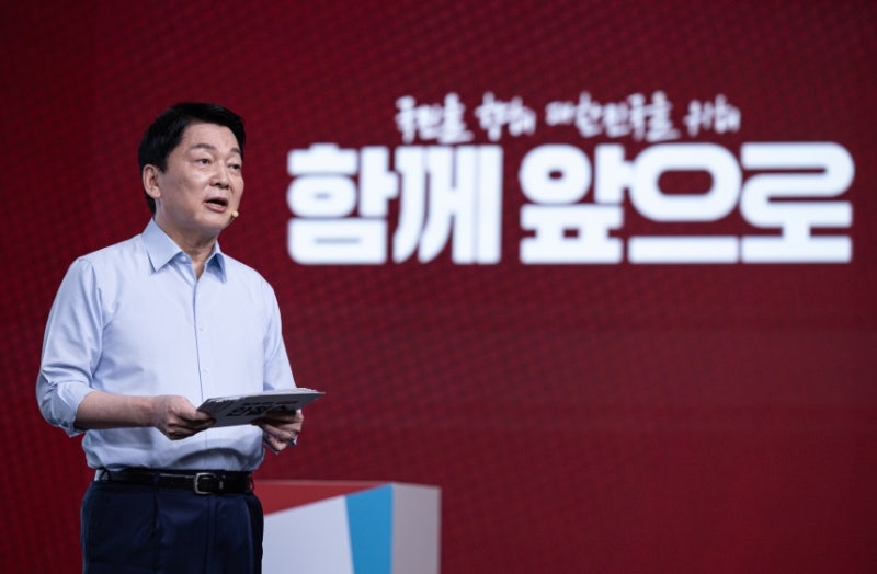 “트럼프가 미쳤다면, 김정은은 누구인가”.. 안철수, 이재명 향해 <b>작심</b>...