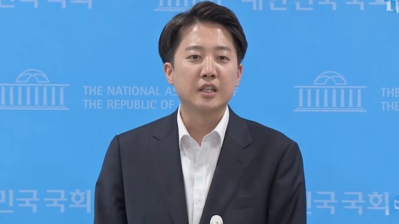 “한 줄 발언이 쏘아올린 14만 명의 손가락”.. <b>이준석</b> <b>제명</b> 청원, 국회...