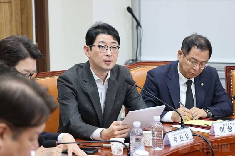 “사면 못 막으면 장관도 없다”.. <b>주진우</b>의 반격, <b>김민석</b>에 돌아간 ‘...