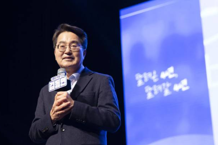 김동연 경기도지사가 어제(2일) 경기아트센터에서 열린 자신의 출판기념회에서 발언하는 모습 (사진, 더봄출판사)