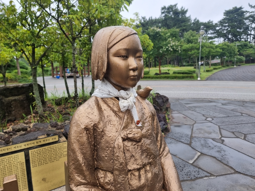 제주 방일리공원에 설치된 '평화의 소녀상'