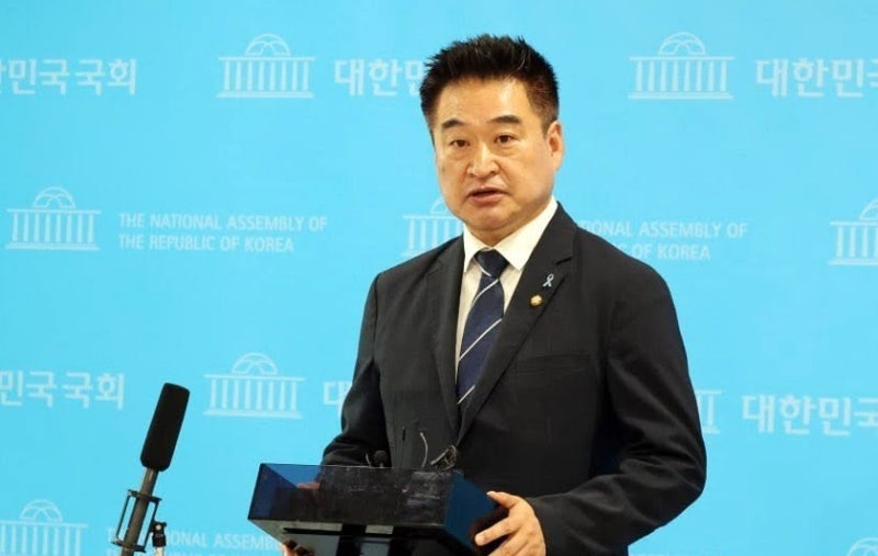 기본소득당 거부한 최혁진, 민주당 복당 선언.. 용혜인 "한 번 배신한 인물, 또 안 하겠나"