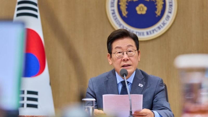 李 대통령 "1분기 실질 국민총소득 성장률 사상 최고.. 재정건전성 더  탄탄해져"