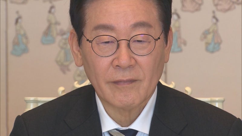 李, 지지율 추락 여론조사에 "국민 여러분 죄송.. 냉정한 평가 겸허히 수용"