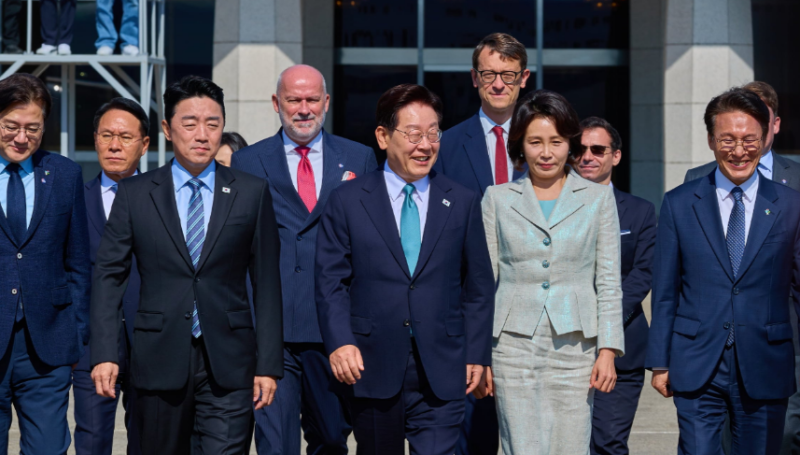 李 귀국 하루 앞… 정청래 공항 나오나, 민주당 시선 서울공항으로