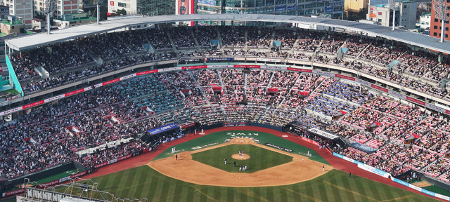 9일 경기 수원케이티위즈파크에서 열린 2025 KBO리그 프로야구 시범경기인 LG 트윈스와 KT 위즈의 경기. 연합뉴스