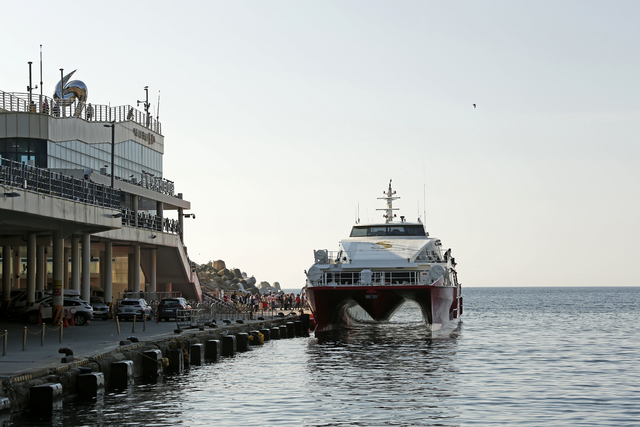 경북 포항해수청은 여객선사를 상대로 대체 선박 투입 방안을 제시할 것을 요청한 상태다. 사진은 기사의 특정 사실과 관련 없음. 클립아트코리아