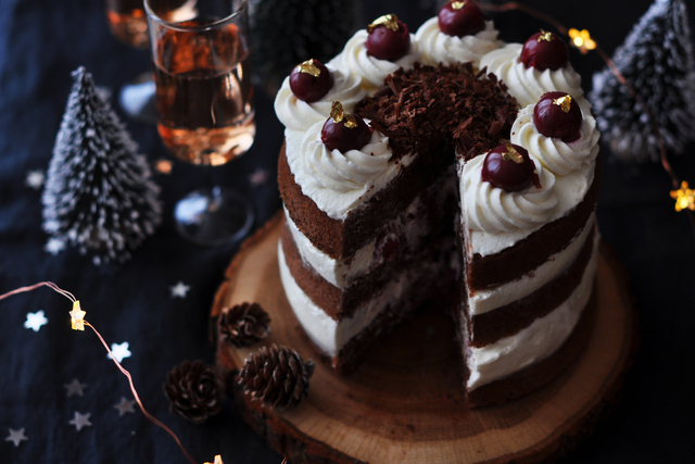 평소보다 잠이 늘고 단 음식에 대한 욕구가 커지는 경향이 나타난다.사진은 기사의 특정 사실과 관련 없음.클립아트코리아