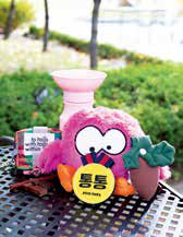 통통이와 산책 갈 때마다 챙기는 물통·장난감·간식 등.