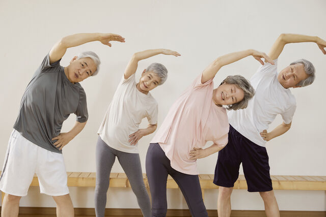 노년기 건강을 좌우하는 다리 근력은 STS 검사로 간편하게 확인할 수 있다. 사진은 기사의 특정 사실과 관련 없음. 클립아트코리아
