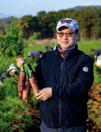 제주 제주시 구좌읍에서 당근농사를 짓는 송철주 씨.