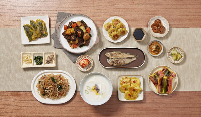 채소나 나물을 먼저 먹고 단백질,탄수화물 순으로 먹으면 혈당 상승을 막을 수 있다.클립아트코리아