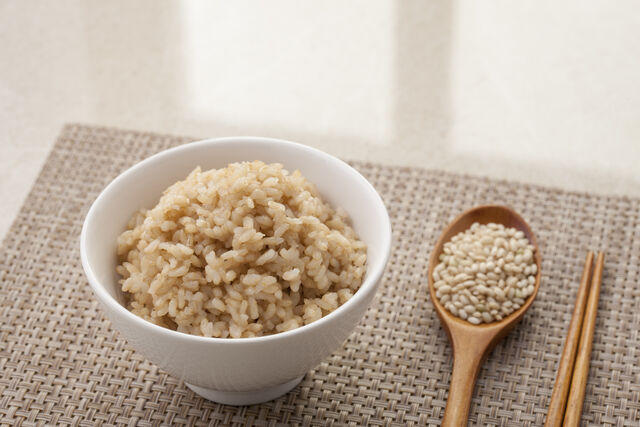 흰쌀에 현미를 20~30%만 섞어도 식사 속도가 느려져 배부름이 오래간다.클립아트코리아