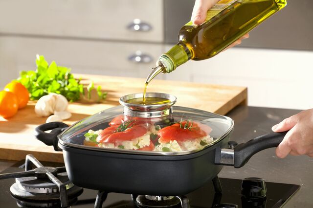 기름은 조리 마지막에 소량만 더해 풍미를 더하는 것이 좋다.클립아트코리아