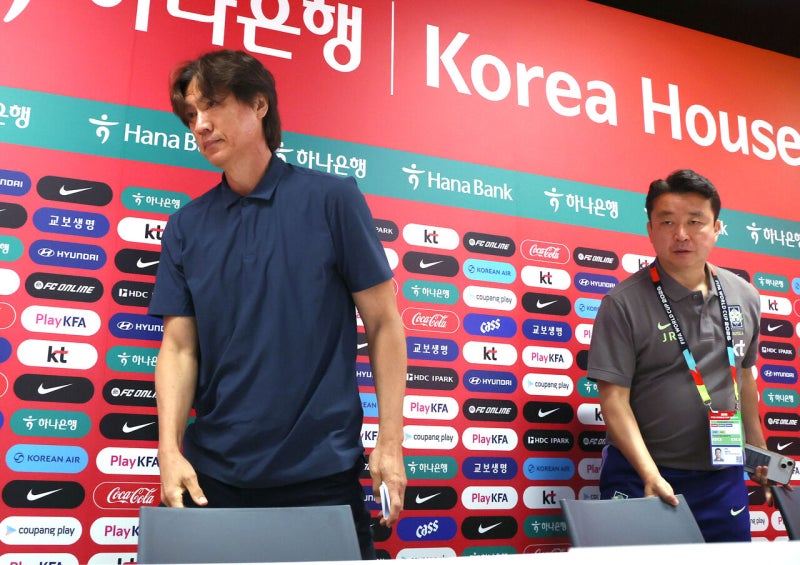 이 와중에 일본까지 간다면…‘대표팀 떠난 홍명보’ J리그가 주목