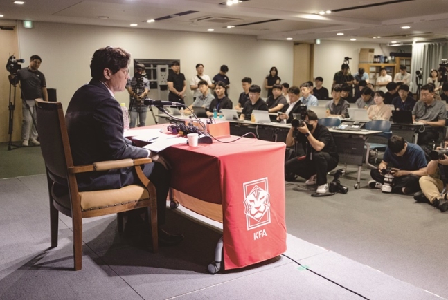 대표팀 감독 선임 이후 축협은 여론과 언론의 뭇매를 맞고 있다.[사진=뉴시스]