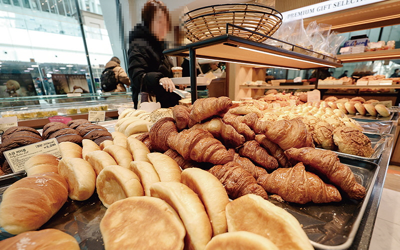 국세청이 수도권 대형 베이커리카페들의 운영실태를 조사한다.[사진｜뉴시스]