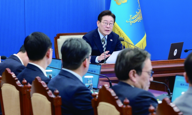 国民所得渋滞の根本原因は固着化する低成長構造にある。民官政が知恵を集めて革新経済の枠組みを組むべき時だ。連合ニュース]