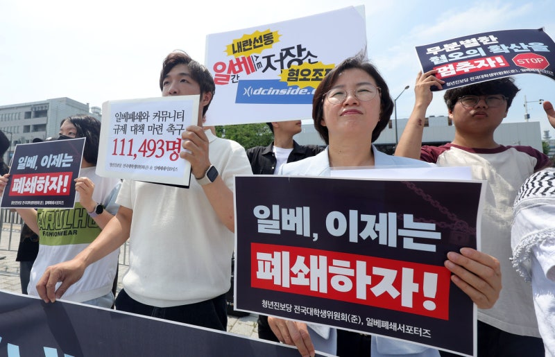 학생은 배우고 싶은데…교사는 '정치편향'이 두렵다