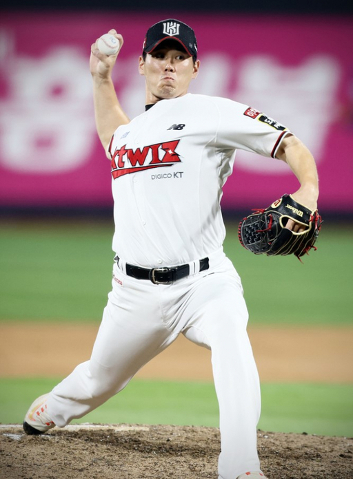 <b>김재윤</b>·김민식 등 2024년 KBO FA 승인 선수 19명 공시