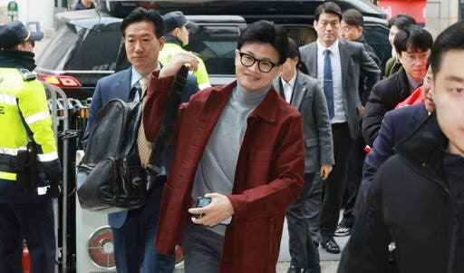 <b>한동훈</b> “<b>이재명</b>, <b>비서</b>를 몸종 부리듯... '배우자실' 황당”