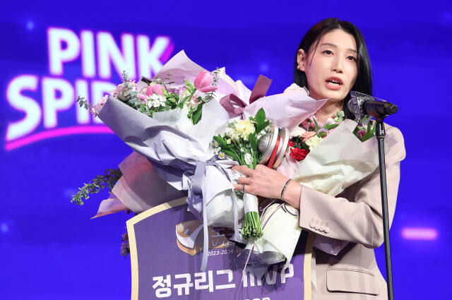 ‘<b>배구 여제</b>’ <b>김연경</b>, 정규리그 통산 최다 6번째 MVP