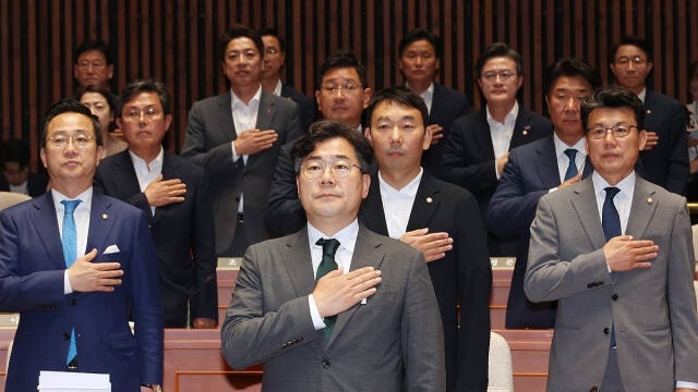 <b>민주</b>, 尹 거부권 ‘김건희 <b>특검법</b>’ 등 재추진…당론 채택
