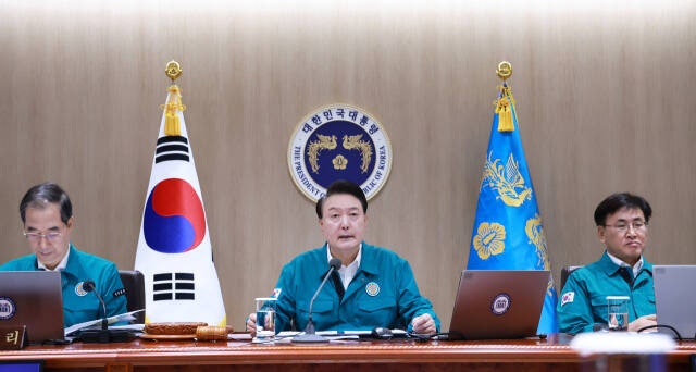 윤 <b>대통령</b> "반국가세력 곳곳 암약…항전 의지 높일 방안 강구"