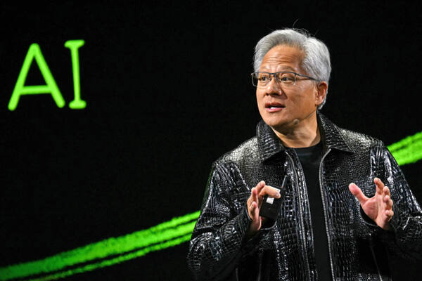 'CES 2025'에서 기조연설을 하는 젠슨 황 엔비디아 CEO. 연합뉴스