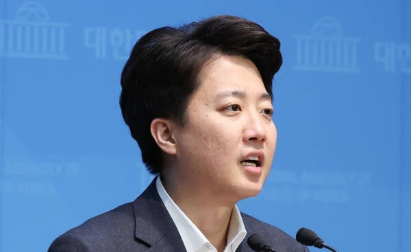 <b>이준석</b>, '<b>공수처 폐지법</b>' 발의…"민주당, 무능한 기관 만들어"
