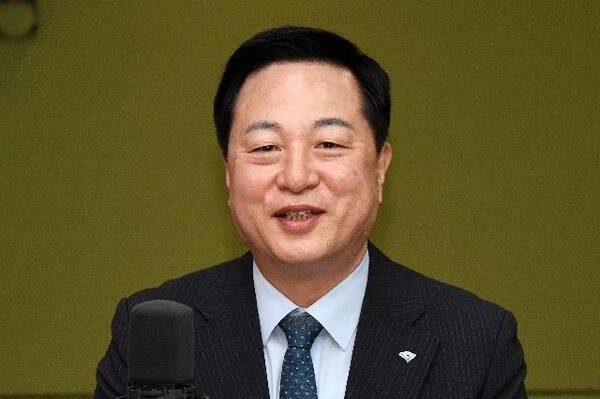 <b>김두관</b>, <b>민주당 경선</b> 참여 <b>거부</b> 선언…“<b>민주당</b> 김대중·노무현 저버려...
