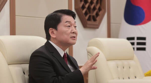 <b>안철수</b> “<b>한동훈</b>, <b>이재명</b>에게 제일 쉬운 상대…총선 참패 상징”