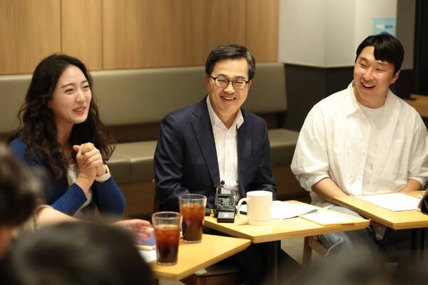김동연 “<b>이재명 기</b>본소득은 포퓰리즘…2035년 모병제 전환할 것”