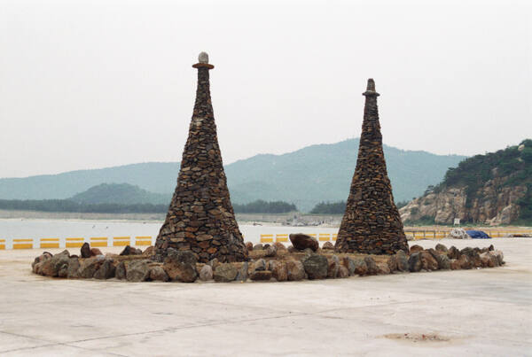 지난 2000년 인천 옹진군 백령도 통일기원탑(통일염원탑).옹진 미디어자료관 제공
