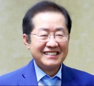 '<b>파란 넥타이</b>' 맨 <b>홍준표</b>…SNS 프로필 교체