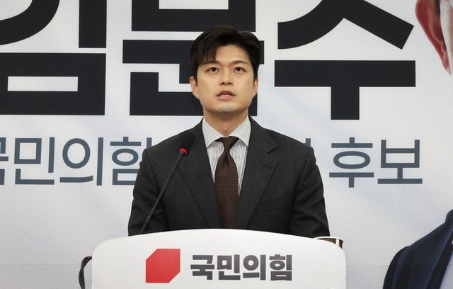 김용태 “<b>후보 배우자</b> TV 생중계 <b>토론</b>하자"
