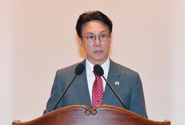 <b>김민석 총리</b> 취임…“내란 상처와 제2의 IMF 위기 극복…새벽 <b>총리</b> 되겠...
