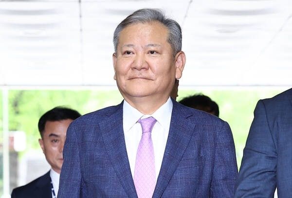 ‘<b>내란 공모 혐의</b>’ <b>이상민</b> 전 장관 구속…“증거 인멸 우려”